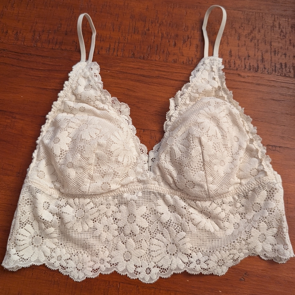 Aerie Cream Lace Bralette with Floral Detailing